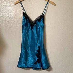 Fredrick’s of Hollywood turquoise nighty lace M